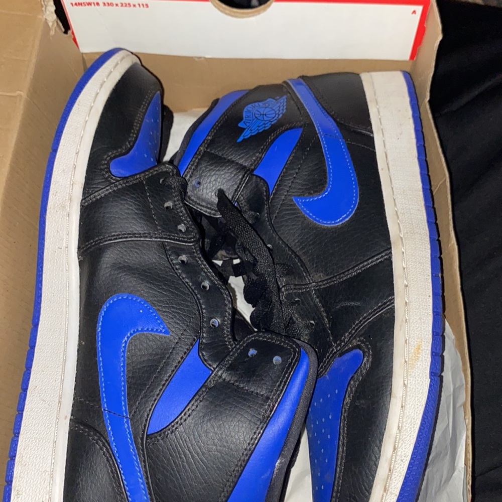 Air Jordan 1 mid black hyper royal